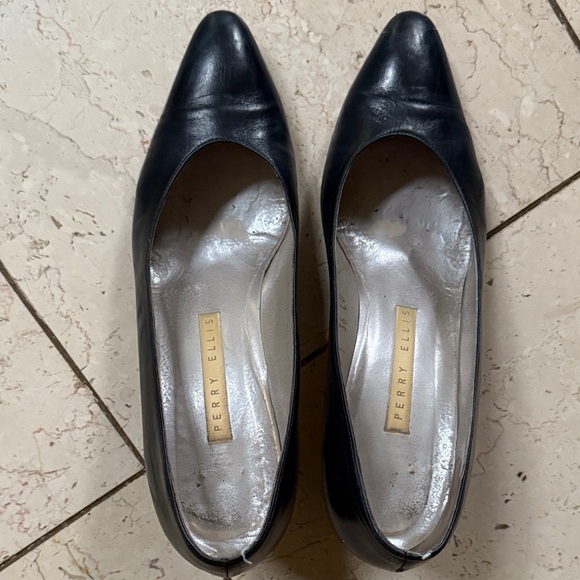 Perry Ellis Women's Classic Black Heels - Picture 1 of 4